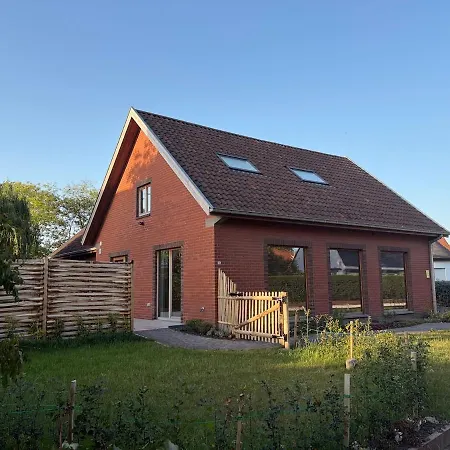 Dom wakacyjny Gezellige Woning Met Grote Tuin Dichtbij