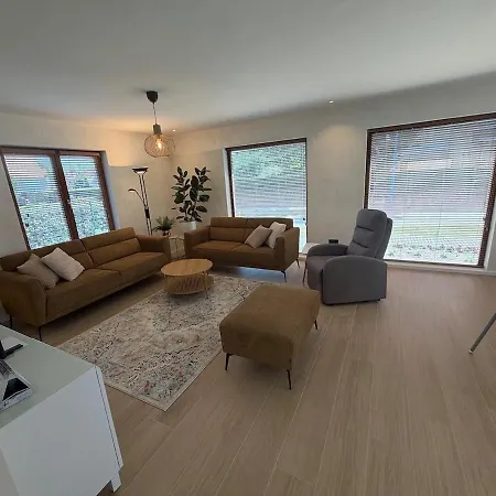 Dom wakacyjny Gezellige Woning Met Grote Tuin Dichtbij *