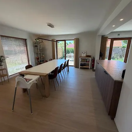 Dom wakacyjny Gezellige Woning Met Grote Tuin Dichtbij