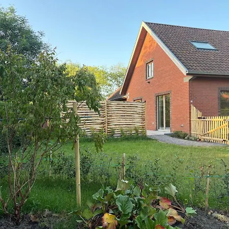 Gezellige Woning Met Grote Tuin Dichtbij Dom wakacyjny Koksijde